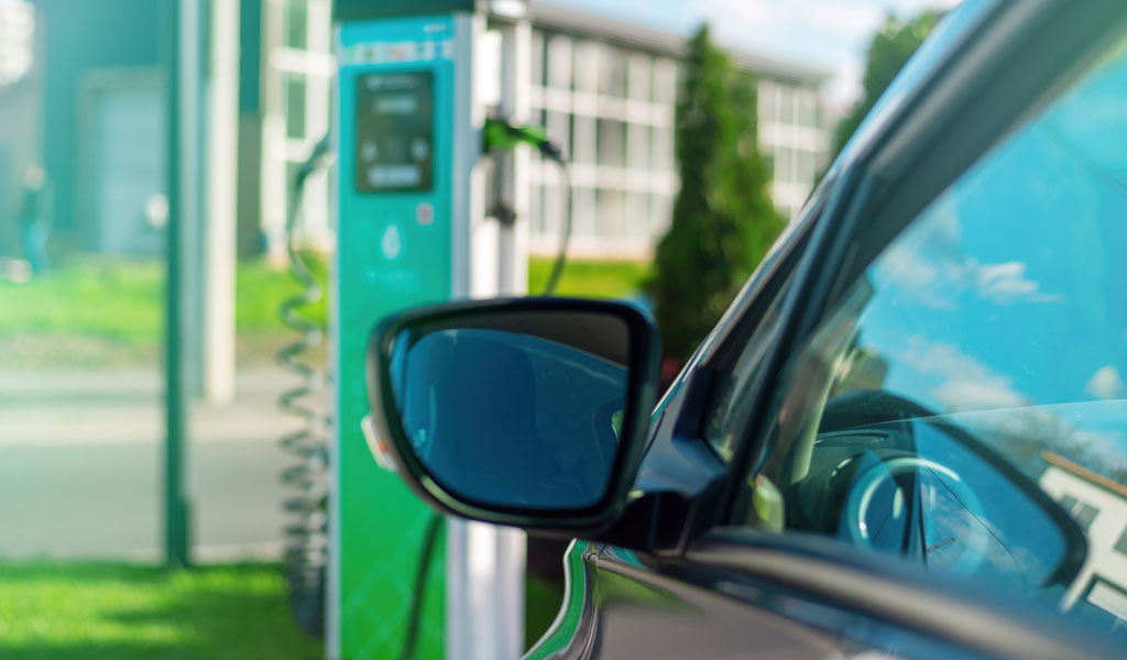 Caro carburante: le auto ibride plug-in per risparmiare
