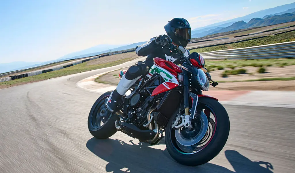 MV Agusta Dragster 800 RC SCS con 2.000€ di vantaggi!